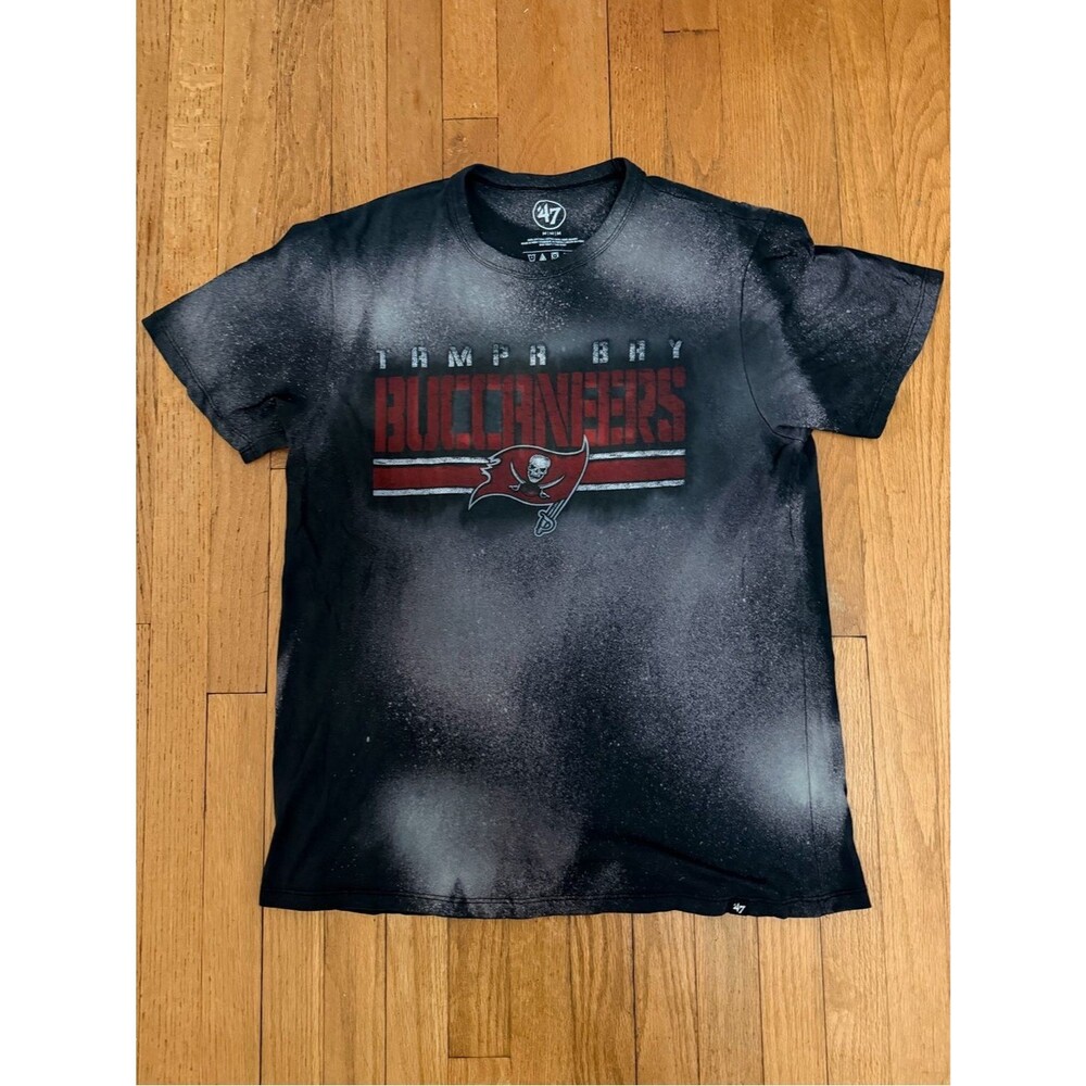 47 Tampa Bay Buccaneers Black Graphic T-Shirt - Size M